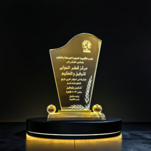 جائزة-من-المؤتمر-العربي-الرابع-للتحكيم